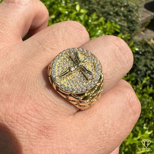 แหวนไม้กางเขนทางศาสนาของผู้ชายชุบทองด้วยหินใสปูด้วยการออกแบบสายที่ประณีตเครื่องประดับอันโดดเด่นสำหรับความเชื่อและสไตล์ - Product Image 4