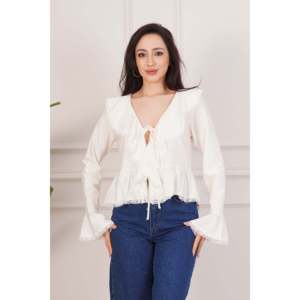 Blusa de Poliéster con Detalle de Encaje Color Crudo para Mujer, Marca Lustrin, con Cuello de Lazo y Corte Drapeado, para Uso Diario y de Oficina, Estilo Versátil - Product Image 1