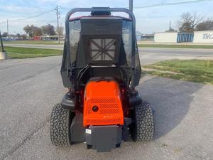 Cortadora de Césped de Giro Cero Kubota ZD1211 con Envío Gratuito, Motor Diésel de 24.8 HP, Plataforma de Corte Profesional de 60 Pulgadas - Product Image 2