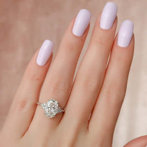 Bague d'anniversaire Moissanite en argent 925 coupe ovale Bague de pierres précieuses élégante et luxueuse pour des occasions spéciales - Product Image 3