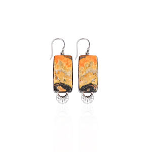Pendientes de Bisutería con Bisel Plateado en Forma Ovalada de Jaspe Abejorro Natural, Modernos y Elegantes, Venta al por Mayor para Mujeres y Niñas - Product Image 1