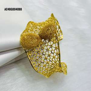 Ensemble de Bracelets de Mode Plaqué Or Design Doré - Product Image 1