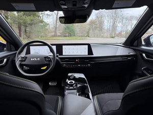 2023 K-I-A E-V-6 GT turbocompressé 4L pick-up automatique AWD entraînement sièges en cuir caméra arrière R18 pneu gaz/électrique Type de carburant - Product Image 4