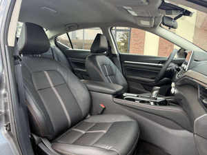 USADO 2024 2.5 SR Volante a la Izquierda Bajo Kilometraje Transmisión Automática Asientos de Cuero Sin Accidentes y Listo para Enviar - Product Image 3