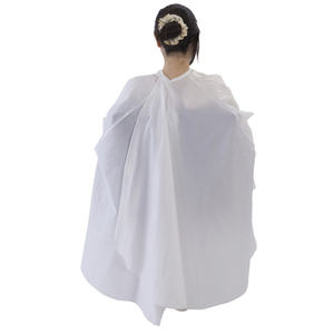 Cape de coiffure en tissu à manches longues marron foncé (imperméable et infroissable) - Product Image 2