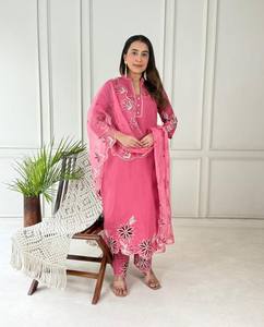 Costume en soie romaine de luxe, tenue ethnique de créateur faite à la main pour femmes, fête de mariage festive et célébration, vêtements de mode ethnique - Product Image 4