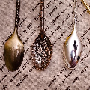 Cuillère à thé polie miroir multi-finition à poignée de style zig zag fabriquée à la main, parfaite pour la vaisselle unique de l'Inde - Product Image 3