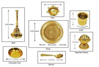 Ensemble de thali de prière en laiton plaqué or, plateau circulaire religieux avec tasse, cuillère, cloche et diya pour les occasions de prière
