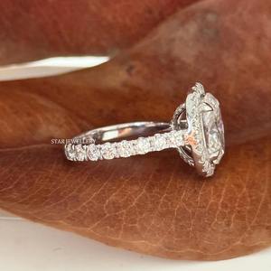 Bague de fiançailles solitaire halo en or massif 14 carats avec diamant CVD ovale de 3 carats certifié IGI - Product Image 3