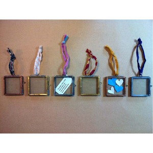 Mini Photo <b>Frame</b> Metal Border Clear Glass Hanging <b>Picture</b> Holder Photo <b>Frame</b> <b>Gold</b> Finished for Wedding Decoration Home Wall Deco - Product Image 3