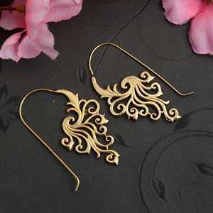 Pendientes de latón de filigrana dorada al por mayor, joyería de declaración Bohemia Vintage, Pendientes colgantes elegantes hechos a mano para mujer - Product Image 4