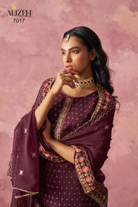 Lehenga Choli de Diseñador con Dupatta Bordada, Trabajo Manual Premium para Diwali y Fiestas Familiares - Product Image 2