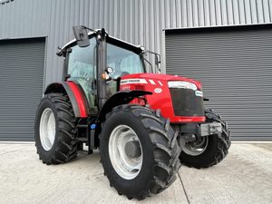 Tracteurs agricoles d'occasion Massey Ferguson 5711 4x4 avec chargeur frontal, cabine fermée, tracteurs utilitaires agricoles à vendre - Product Image 4