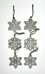 Adorno colgante de Navidad galvanizado hecho a mano moderno para decoración navideña con diseño personalizado - Product Image 2