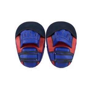 Almohadillas de Mano Fairtex, Equipo de Entrenamiento de Boxeo, Manoplas de Entrenamiento Acolchadas, Diseño Transpirable, Construcción Resistente, Ideal para Entrenamientos en el Gimnasio - Product Image 3