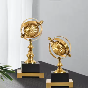 CosmoLiving by Cosmopolitan Aluminium Métal Oiseau Sculpture Décorative Plume Décoration Maison Statue, Accent Figurine - Product Image 4