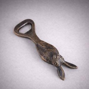 Abridor de Botellas de Hierro Fundido con Diseño de Conejo Vintage, Agarre Fuerte, Acabado Duradero, Perfecto para el Hogar, Bar, Cocina y Decoración Rústica - Product Image 1