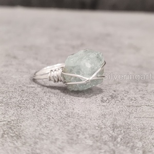 Nueva llegada de joyería de piedra en bruto anillo de mujer aguamarina natural piedra preciosa en bruto marzo piedra natal banda de alambre 925 anillo de plata esterlina - Product Image 4