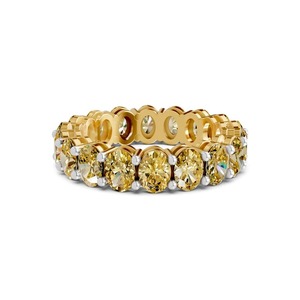 Anillo de Eternidad Ovalado Amarillo Solado con Diamantes Cultivados en Laboratorio de 5.00 Ct Tw, Oro Sólido de 14K, Color Amarillo Solado, Claridad VS, 18 Diamantes - Product Image 2