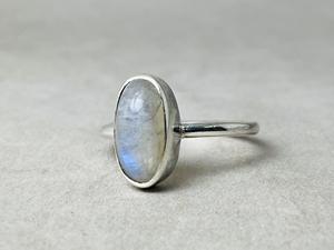 Anillo de piedra lunar ovalada auténtica personalizada, anillos de piedras preciosas de arcoíris de Plata de Ley 925, anillo de dedo fino minimalista de moda delicada - Product Image 4