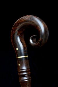 Bastón de senderismo de madera barnizado de 122cm popular diseño único personalizado de fábrica - Product Image 2