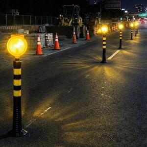 Feux clignotants solaires ronds jaunes avec ensemble de délimiteurs noirs, feux d'avertissement routier pour la sécurité routière, en aluminium - Product Image 4