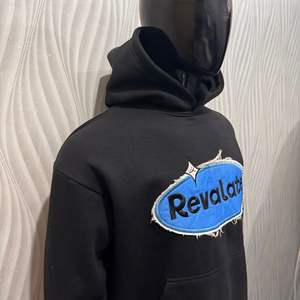 Sweats à capuche surdimensionnés de couleur noire sur mesure broderie de détresse patchs de couleur bleue 100% coton polaire ajustement américain personnalisé - Product Image 5