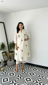 Avec de magnifiques ensembles de costumes en PUR COTON KHADI ALINE KURT Avec PLAZZO, il est magnifiquement décoré - Product Image 3