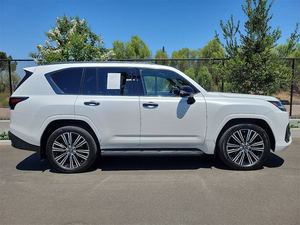 Lexus LX 600 2024 Usado, Lujo, Tracción Total, Volante a la Izquierda, Interior Oscuro, Asientos de Cuero, Neumáticos R18 - Product Image 4