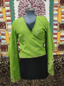 Blusa modesta de seda Vintage India hecha a mano estilo bohemio Hippie Beige abrigo corto mangas de campana verano frente lazo campana modesto Tops - Product Image 3