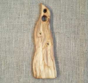 Planche à découper en bois de chêne artisanal de qualité supérieure, en bois massif rustique, avec deux trous pour les doigts, pour la maison et les restaurants - Product Image 3