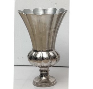 Jarrón de urna de flores decorativo hecho a mano moderno de hierro fundido con revestimiento de latón para decoración del hogar de mesa - Product Image 4