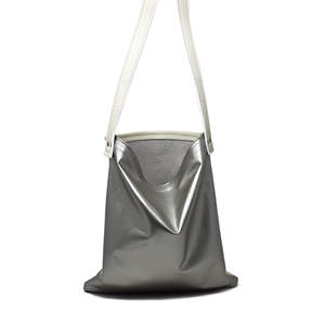 Sac fourre-tout bicolore avec bandoulière réglable, doublure en cuir véritable, sans fermeture éclair - Mode féminine, DERNIÈRE PIÈCE - Product Image 1