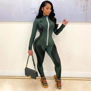 Moda con capucha tejida chándal estampado Jogging traje primavera mujer sudor traje Casual dos piezas conjunto frente Logo - Product Image 6