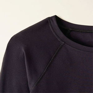 92% 8% โพลีเอสเตอร์รีไซเคิลสำหรับผู้หญิงเสื้อยืดแขนยาวระบายอากาศสีดำรัดรูปแห้งเร็วป้องกันกลิ่น - Product Image 3