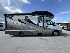 Vendedor Verificado de Autocaravana Usada W-i-n-n-e-b-a-g-o V-i-e-w 24M del 2012 Lista para Viajar - Product Image 2