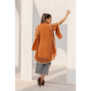 เสื้อท่อนบนผ้าจอร์เจียต์สีน้ำตาลสำหรับผู้หญิง ทรงยาวบาง ตกแต่งด้วยงานปักประดับ - Product Image 3