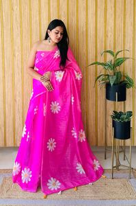 Sari de Lino y Algodón Suave con Estampado Floral Completo y Pallu Estampado, Incluye Blusa Estampada con Borde a Juego - Product Image 4