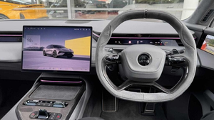 Recarga T 8 de 2023 V o l V o 455-HP Hybrid Powertrain AWD de bajo kilometraje y precio asequible en stock listo para enviar - Product Image 4