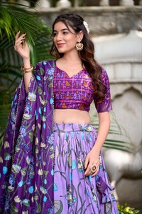 Lehenga en soie Tussar nouvellement conçu avec bordure de tissage Zari imprimée Patola pour un mariage festif et une fête Choli assorti - Product Image 2