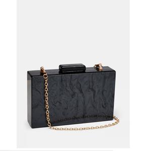 กระเป๋าถือคลัทช์เรซินรูปสี่เหลี่ยมจัตุรัสของผู้หญิงดีไซน์ล่าสุดประดับมุกสำหรับงานเลี้ยงงานแต่งงานสไตล์คลาสสิก - Product Image 2