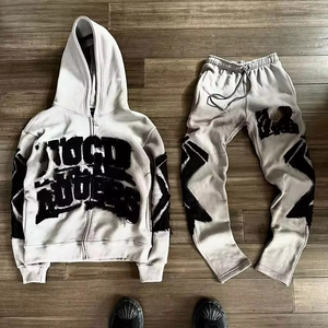 ชุดวอร์มผู้ชายผ้าฝ้ายฟลีซ 100% ปักลายแบบดิสเทรส แอพพลิเค่  ระบายอากาศได้ดี  ฮู้ดดี้และกางเกงขายาวทรงโอเวอร์ไซส์  ซับในบุผ้า  ตกแต่งด้วยแพทช์  เหมาะสำหรับฤดูใบไม้ร่วง - Product Image 3