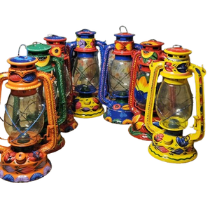 Linterna de huracán de metal pintada a mano Lámpara decorativa vintage tradicional para el hogar, hoteles y oficinas para venta al por mayor - Product Image 1