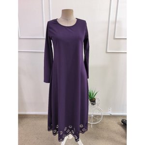 Vestido midi de crepé importado con cuello redondo y manga larga para mujer, con detalle floral cortado a láser, 37487 - Morado - Product Image 4