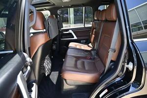 2017 Toyota La ND C ruiser V8 - Product Image 3