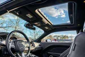 MEILLEURE OFFRE <span class=keywords><strong>2022</strong></span> <span class=keywords><strong>DODGE</strong></span> <span class=keywords><strong>CHALLENGER</strong></span> COUPÉ D'OCCASION Automatique Turbo R21 Intérieur Sombre Volant à Gauche PRÊT À ÊTRE EXPÉDIÉ - Product Image 5