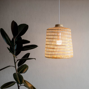 Abat-jour de plafond en bambou conçu comme une cage de lampe décorative avec un tressage naturel et une structure à cadre ouvert - Product Image 6