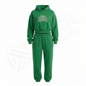 Ensemble de survêtement décontracté pour femmes avec logo personnalisé, pantalon de survêtement à capuche et à jambes courtes, ensemble de survêtement deux pièces, tenue de sport pour la salle de sport et le fitness - Product Image 1