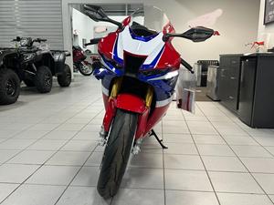 Motos Honda CBR1000RR-R Fireblade (SP) 2025 toutes versions disponibles en stock - Product Image 1