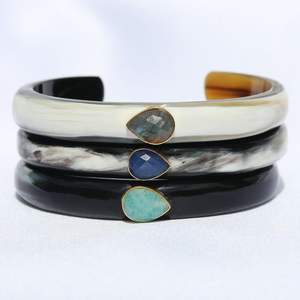 Brazalete de Cuerno Tallado GOD GRACE CRAFT, Ligero, Ecológico, Duradero y Personalizable con Logotipo Personalizado para Uso Diario y Regalos - Product Image 4